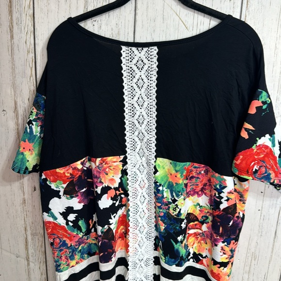 Hemish USA Floral Short Sleeve Blouse - Picture 8 of 9